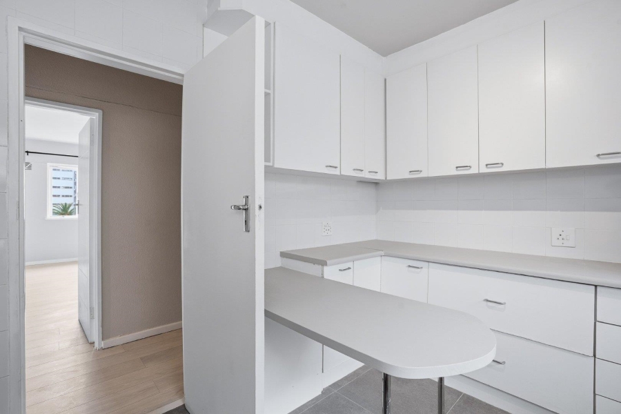 To Let 2 Bedroom Property for Rent in Sea Point Western Cape